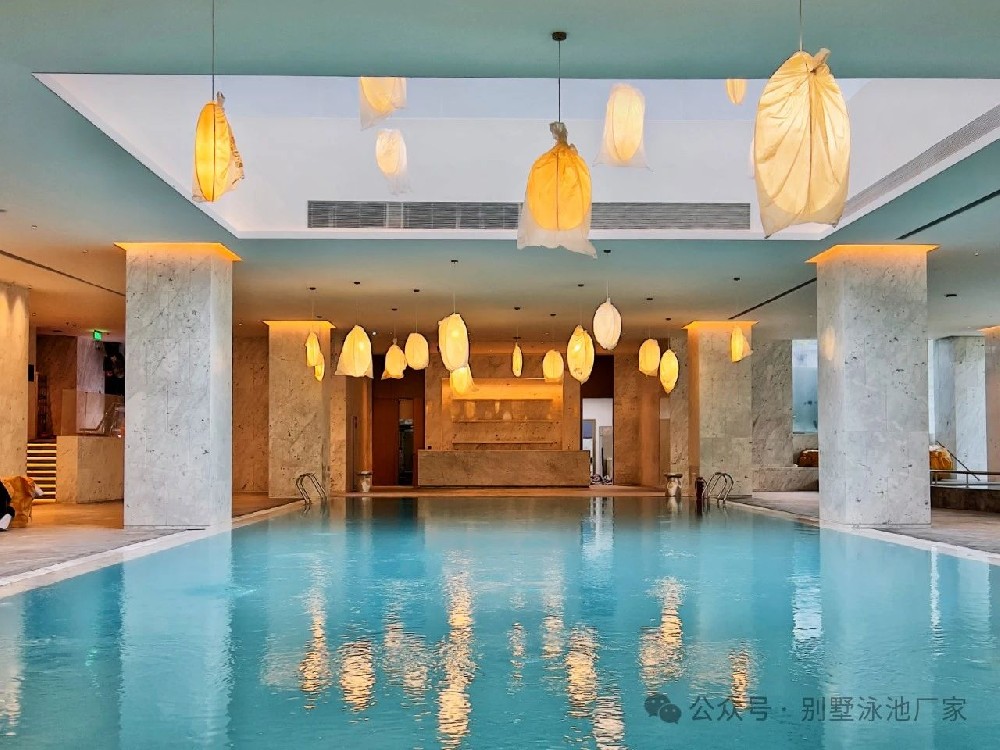 室內(nèi)恒溫游泳池總濕漉漉？這款恒溫除濕設(shè)備救大命!