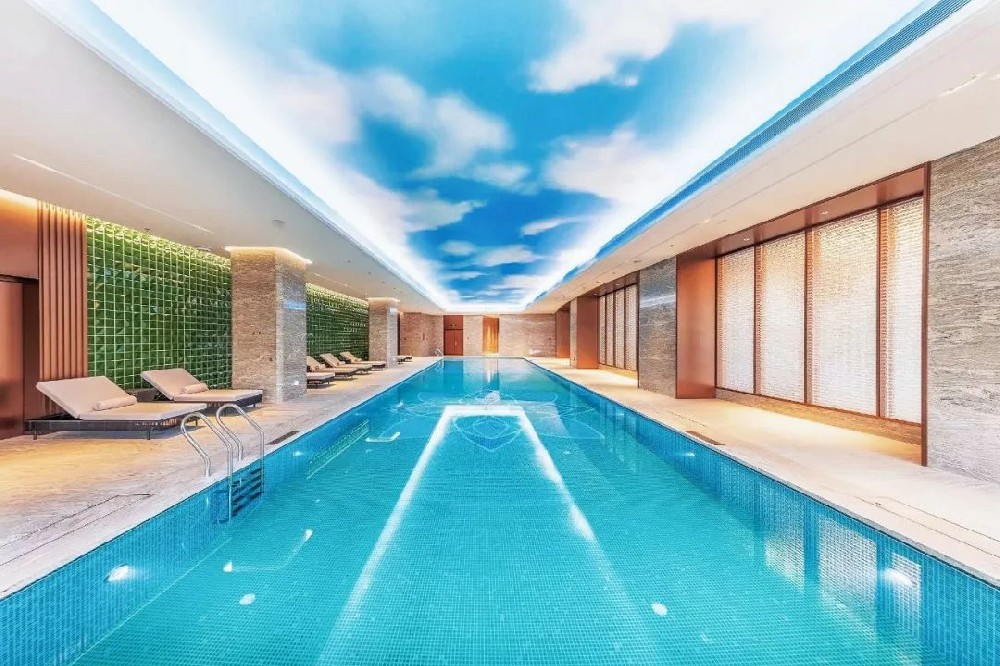 酒店游泳池除濕不踩坑，這款三集一體機(jī)除濕恒溫節(jié)能雙在線(xiàn)